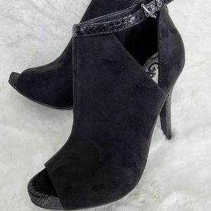 NWT Bootie peep toe heels strap snake embossed suede comfortable GBG Los Angeles